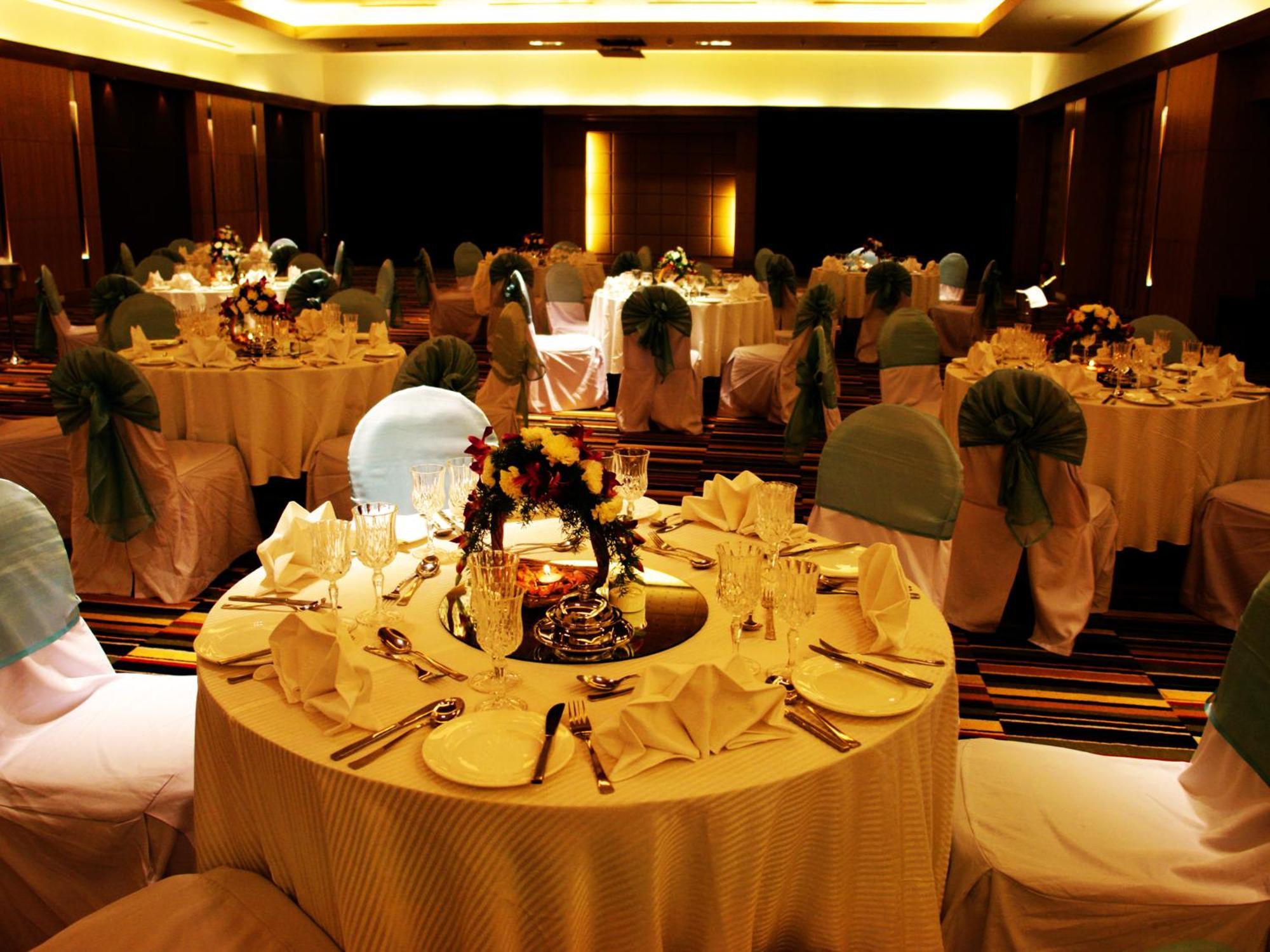 Hotel The Lalit Ashok à Bangalore Extérieur photo